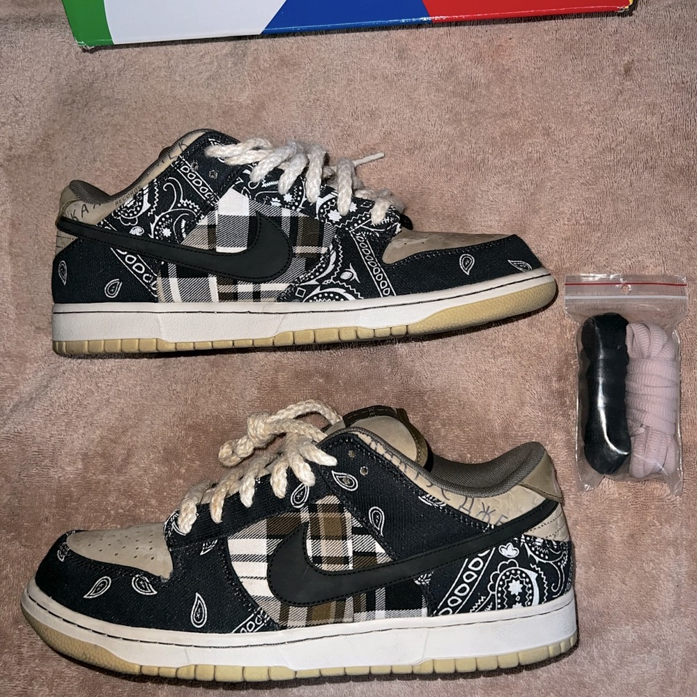 Travis Scott SB Dunks